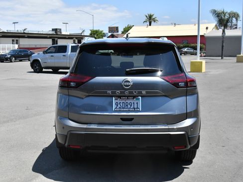 Used 2025 Nissan Rogue SV w/ SV Premium Package FWD image 7