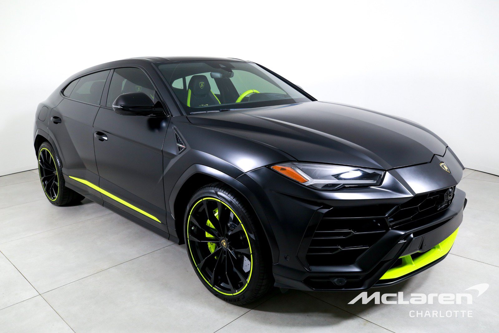 Used 2022 Lamborghini Urus AWD/4WD image 3