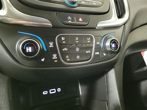 Used 2022 Chevrolet Equinox LT image 17