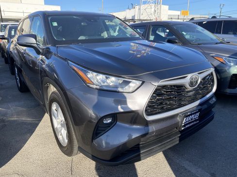 Used 2020 Toyota Highlander LE FWD image 8