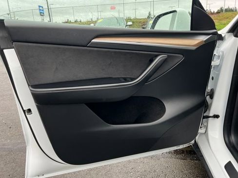 Used 2023 Tesla Model Y Performance image 17