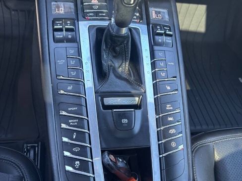 Used 2017 Porsche Macan GTS AWD/4WD image 17