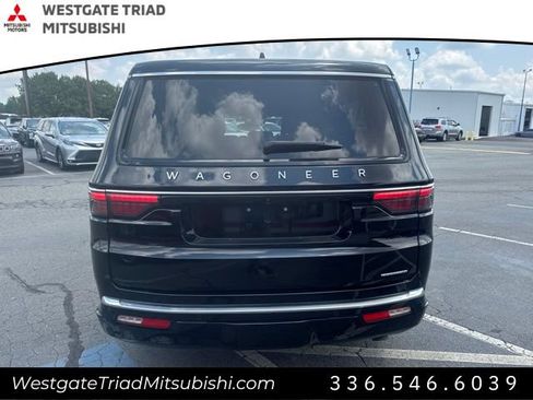 Used 2024 Jeep Wagoneer L Series II AWD/4WD image 10
