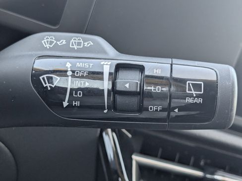 Used 2024 Kia Niro LX image 35