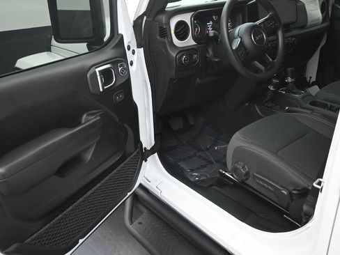 Used 2025 Jeep Gladiator Sport AWD/4WD image 10