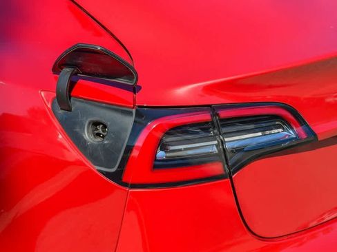 Used 2019 Tesla Model 3 Mid Range image 29