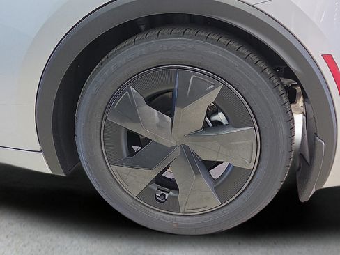 New 2026 Toyota Prius Plug-In Hybrid FWD image 8