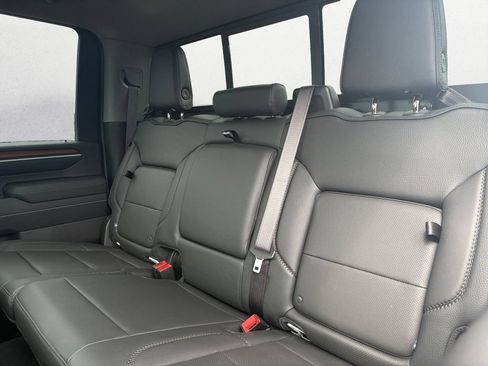 Used 2025 GMC Sierra 2500 Denali w/ Denali Reserve Package AWD/4WD image 9