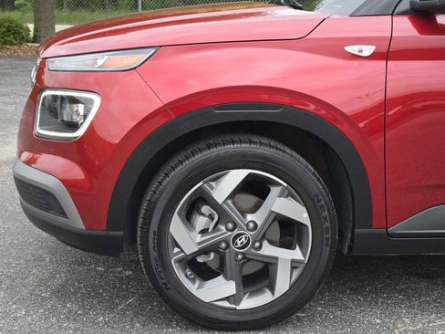 Certified 2025 Hyundai Venue Limited image 8