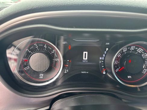 Used 2022 Dodge Challenger SXT image 11