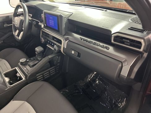 Used 2025 Toyota Tacoma TRD Off-Road AWD/4WD image 27