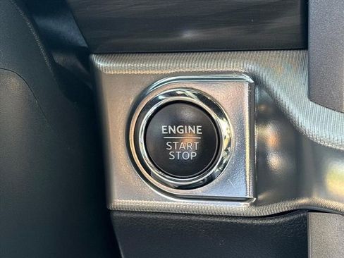 Used 2024 Ford F150 Lariat AWD/4WD image 34
