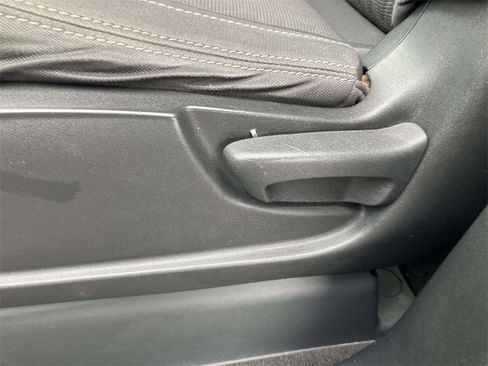 Used 2021 Nissan Titan SV image 16