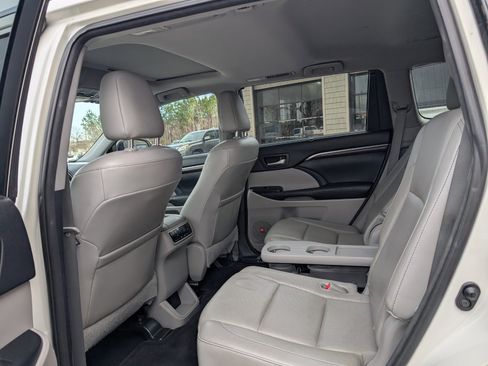 Used 2015 Toyota Highlander Limited image 17