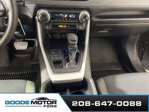 Used 2022 Toyota RAV4 LE AWD/4WD image 15