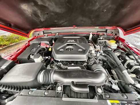 Used 2020 Jeep Wrangler Unlimited Sahara image 29