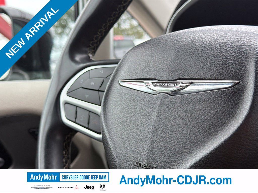 Used 2024 Chrysler Pacifica Touring-L FWD image 29