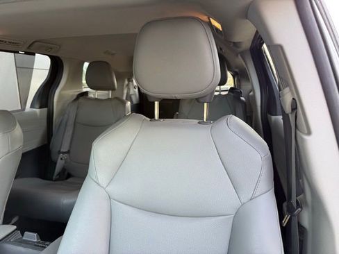 Used 2023 Toyota Sienna XLE image 20