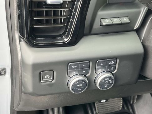 Used 2024 GMC Sierra 1500 AT4 w/ Technology Package image 31