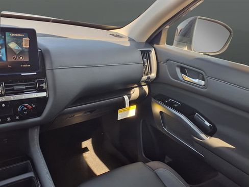 New 2026 Nissan Pathfinder SL AWD/4WD image 10