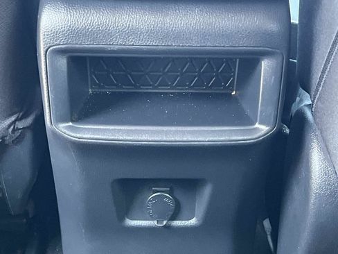 Used 2021 Toyota RAV4 LE FWD image 16