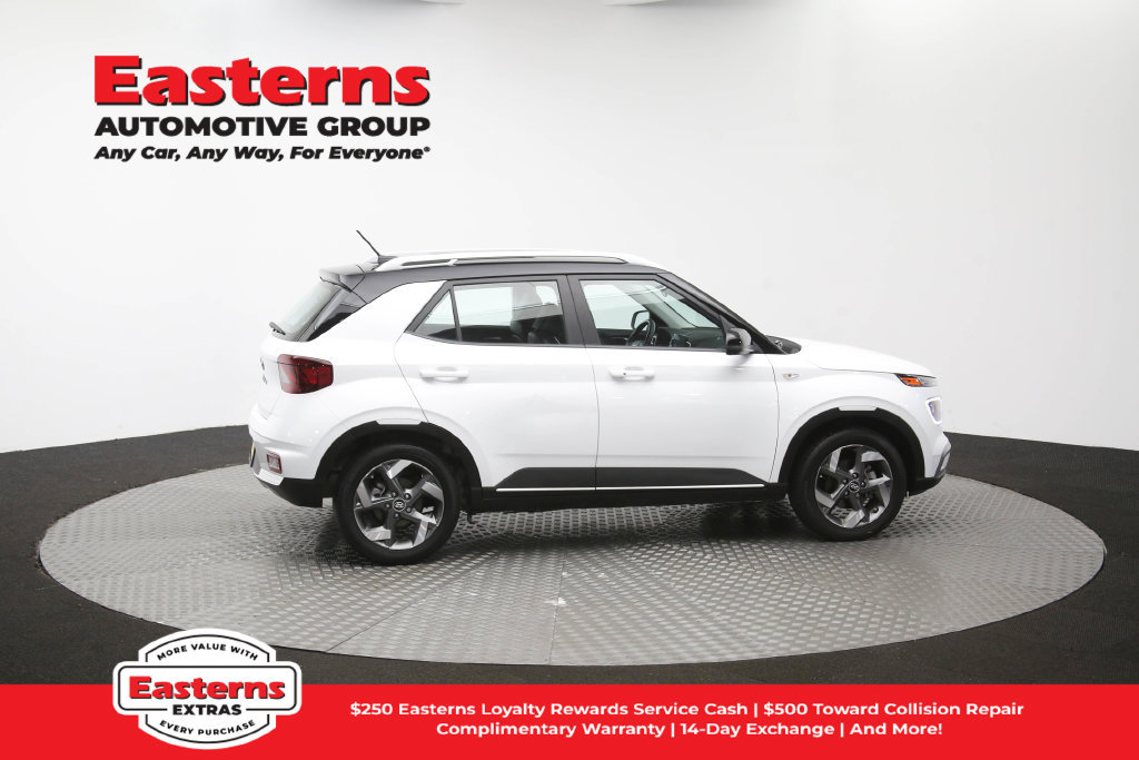 Used 2025 Hyundai Venue Limited FWD image 44