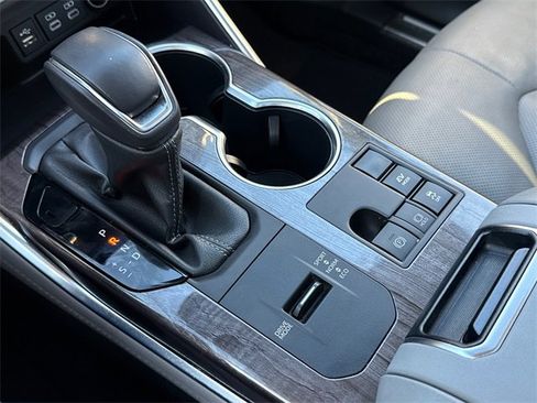 Used 2023 Toyota Highlander Platinum image 29