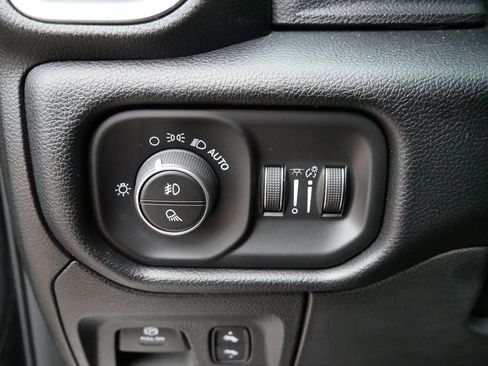 Used 2020 RAM 1500 Laramie image 27