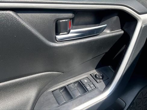 Used 2019 Toyota RAV4 XLE w/ Convenience Package AWD/4WD image 32