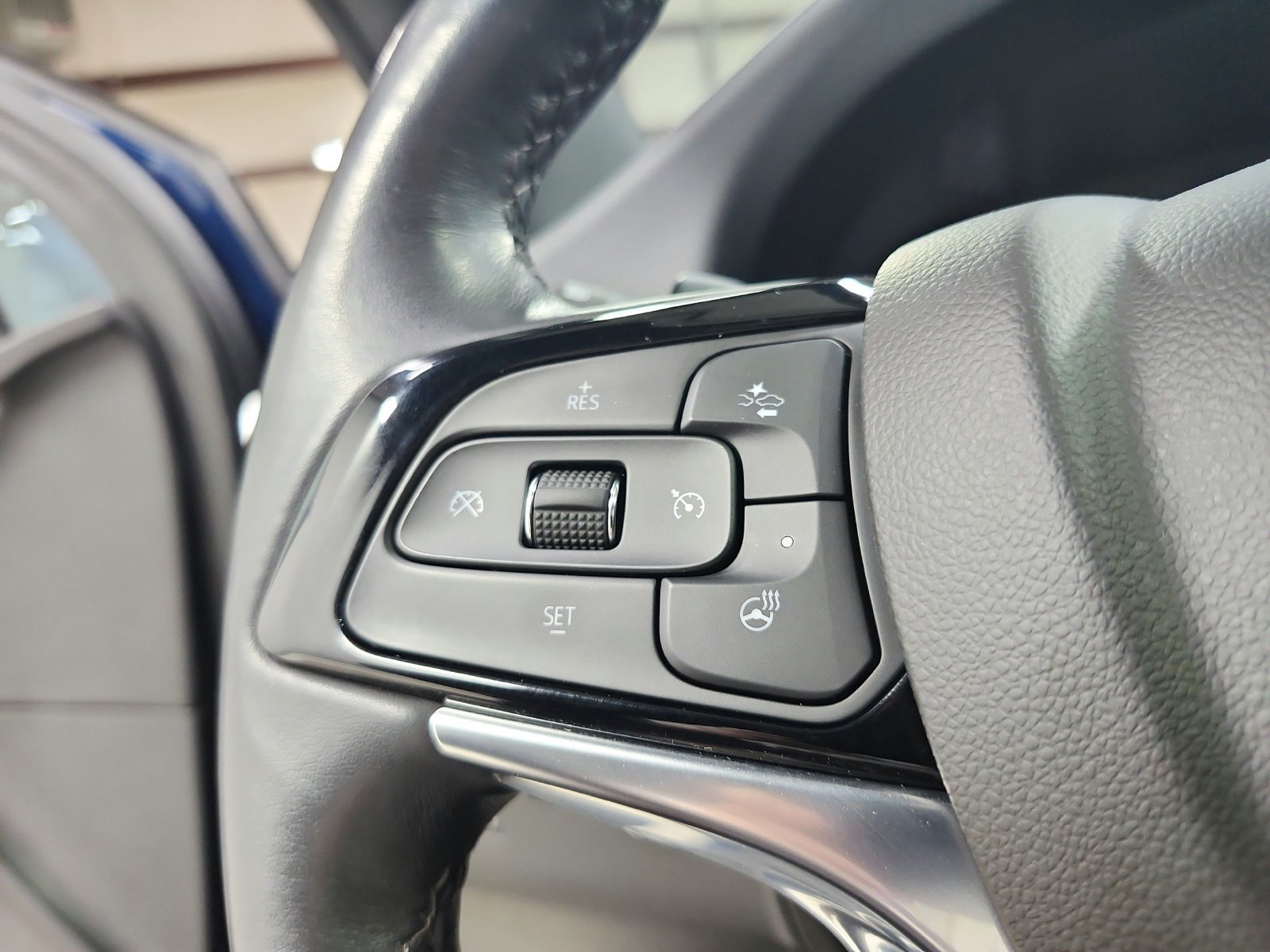 Used 2024 Buick Enclave Essence FWD image 23