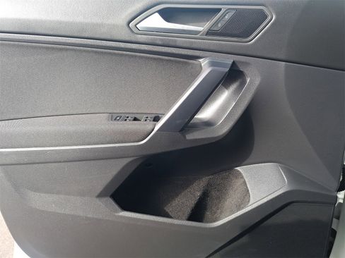 Used 2021 Volkswagen Tiguan S image 28