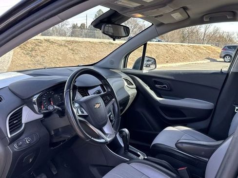Used 2020 Chevrolet Trax LT w/ LT Convenience Package image 12