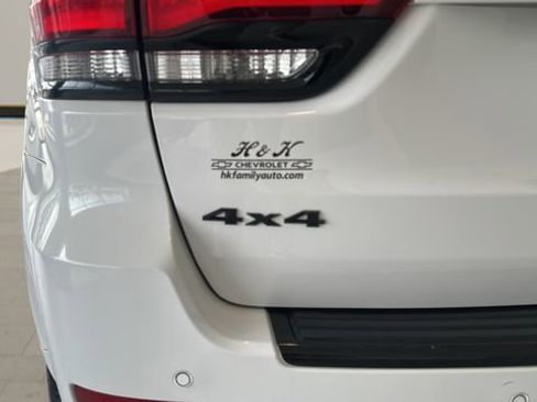 Used 2017 Jeep Grand Cherokee Altitude image 7