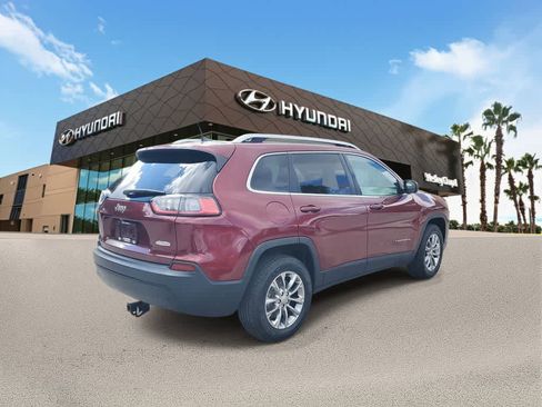 Used 2019 Jeep Cherokee Latitude Plus w/ Comfort/Convenience Group image 3