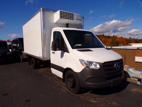 Used 2024 Mercedes-Benz Sprinter 3500 image 3