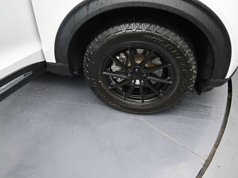 Used 2021 Ford Explorer XLT w/ Class III Trailer Tow Package AWD/4WD image 10