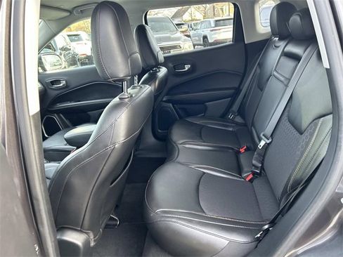 Used 2019 Jeep Compass Latitude image 12