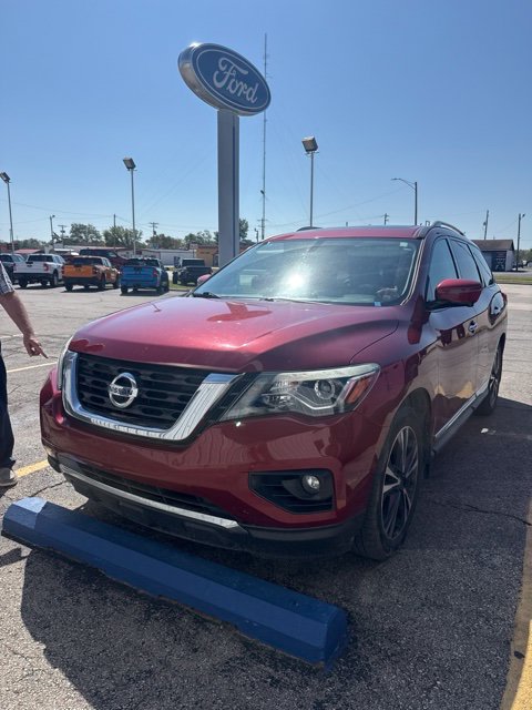 Used 2017 Nissan Pathfinder Platinum FWD image 2