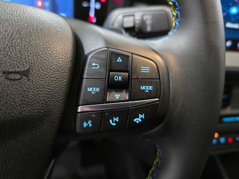 Used 2025 Ford Maverick Lobo AWD/4WD image 32