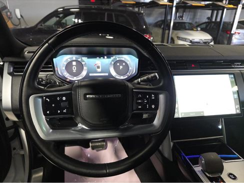 Used 2024 Land Rover Range Rover Long Wheelbase SE AWD/4WD image 8