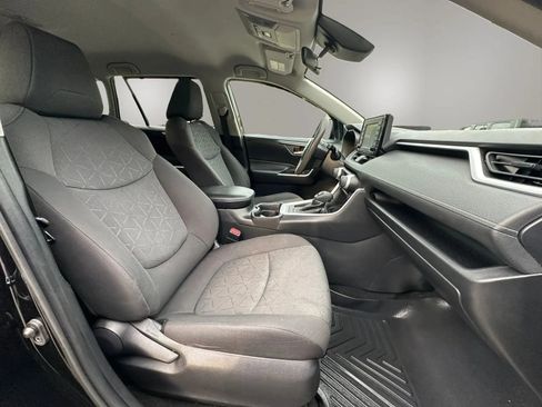 Used 2021 Toyota RAV4 XLE FWD image 22