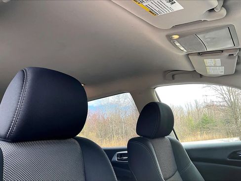 Used 2018 Nissan Pathfinder SV AWD/4WD image 14