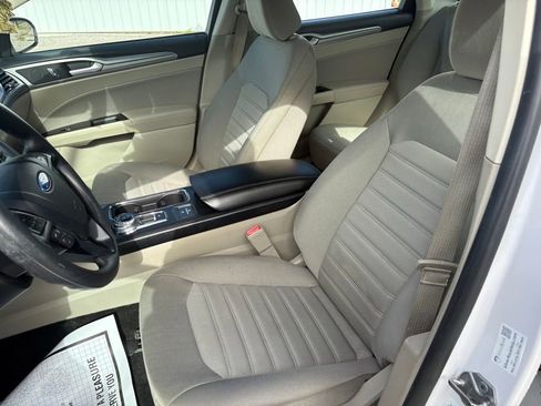 Used 2020 Ford Fusion SE FWD image 9