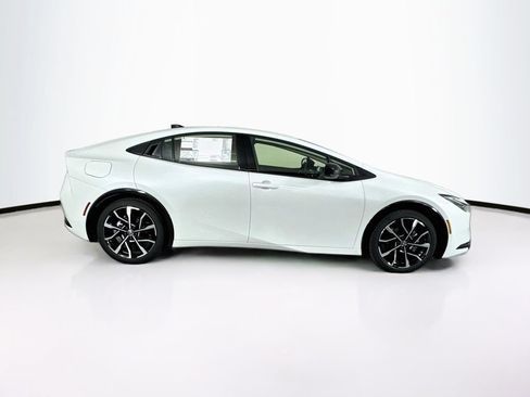 Used 2026 Toyota Prius Plug-In Hybrid FWD image 11