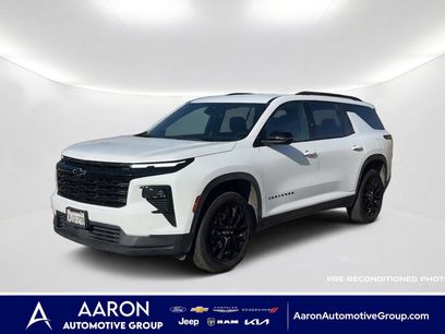 Used 2025 Chevrolet Traverse LT w/ Enhanced Driving Package