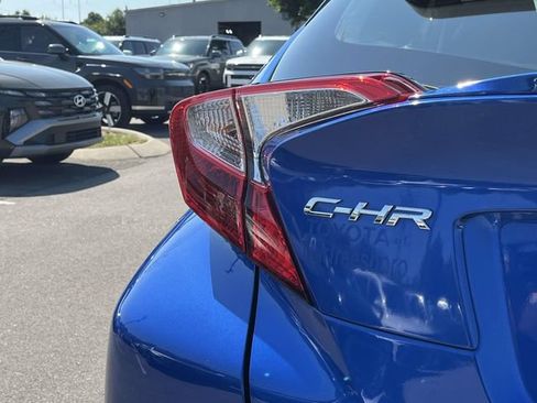 Used 2019 Toyota C-HR Limited FWD image 10