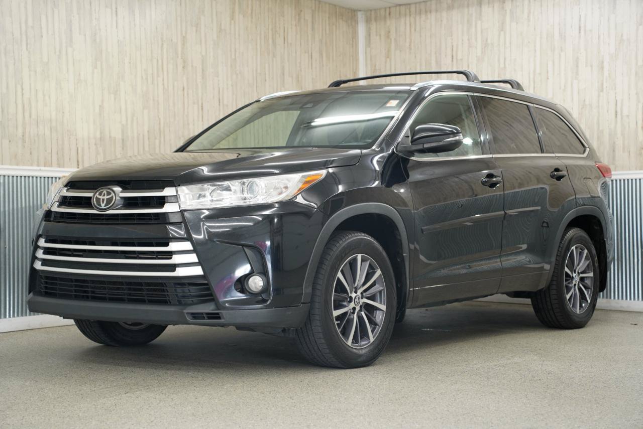 Used 2017 Toyota Highlander XLE AWD/4WD image 4