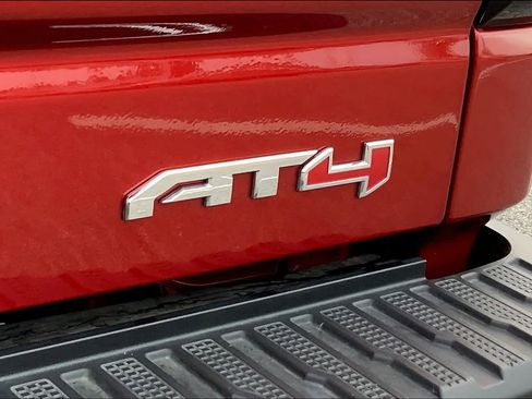 Used 2022 GMC Sierra 1500 AT4 w/ AT4 Premium Package image 9