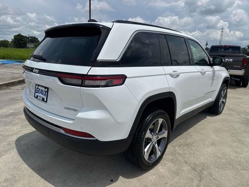 New 2026 Jeep Grand Cherokee Limited RWD image 17