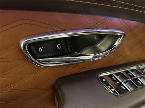 Used 2023 Bentley Bentayga Extended Wheelbase image 19